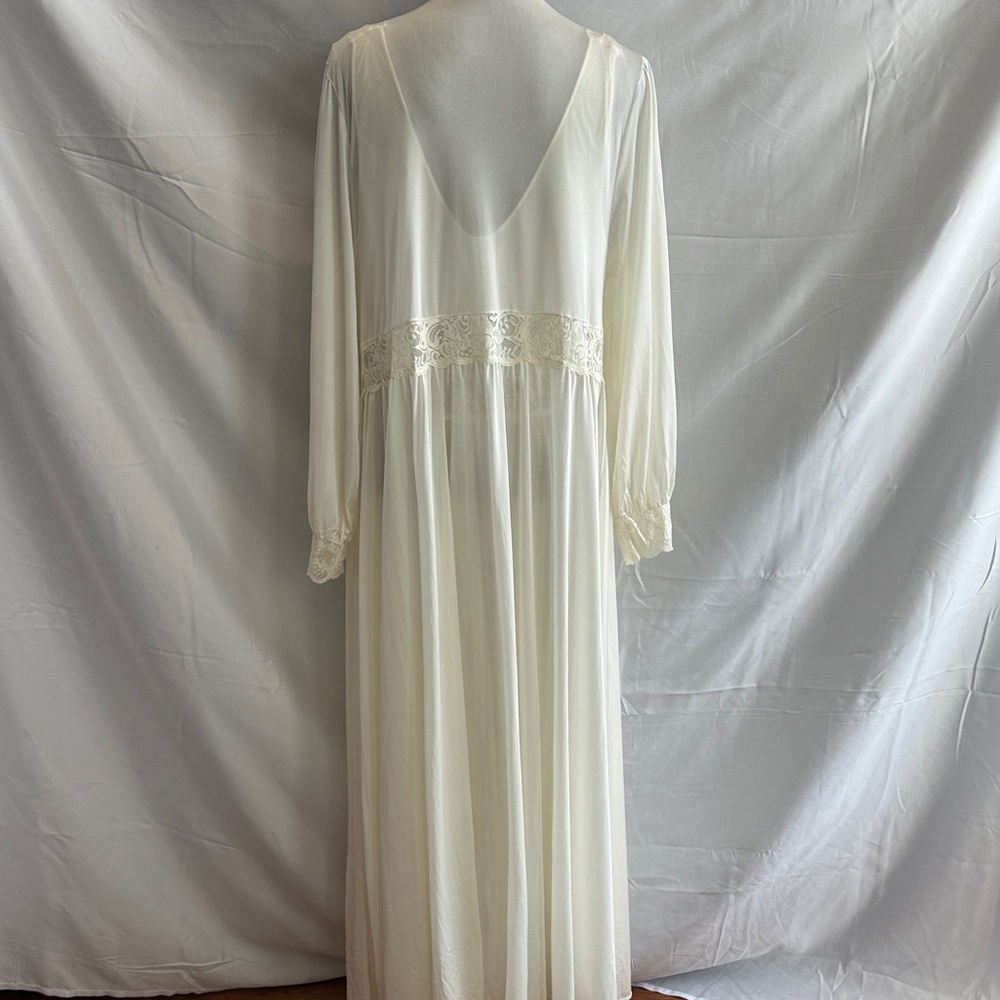 Shadowline Peignoir Ivory Lace Trimmed Gown and Robe - Picture 5 of 11
